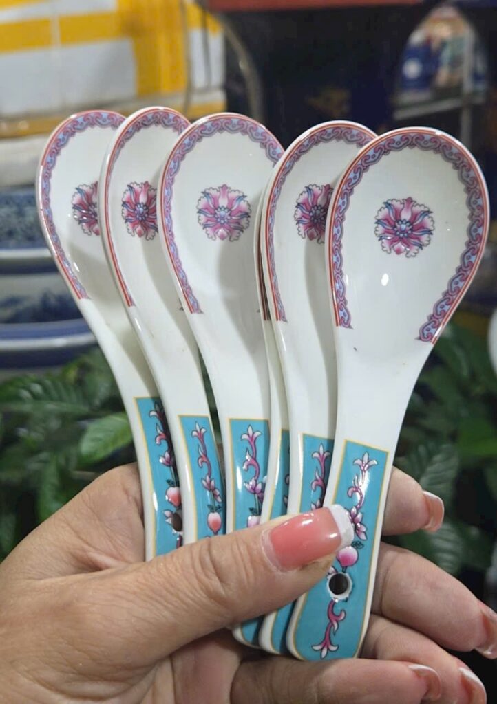 Cửa Hàng Tổng Gốm Sứ