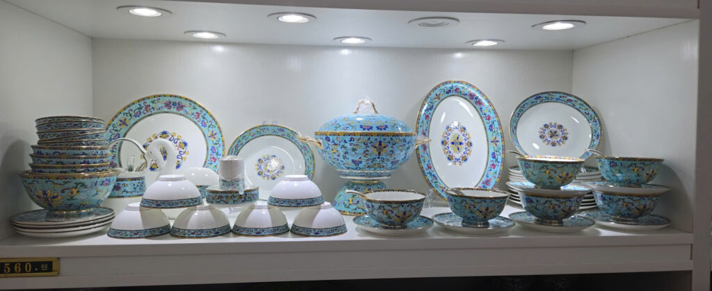 Cửa Hàng Tổng Gốm Sứ