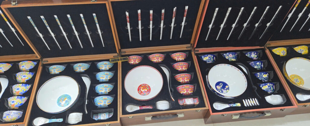 Cửa Hàng Tổng Gốm Sứ