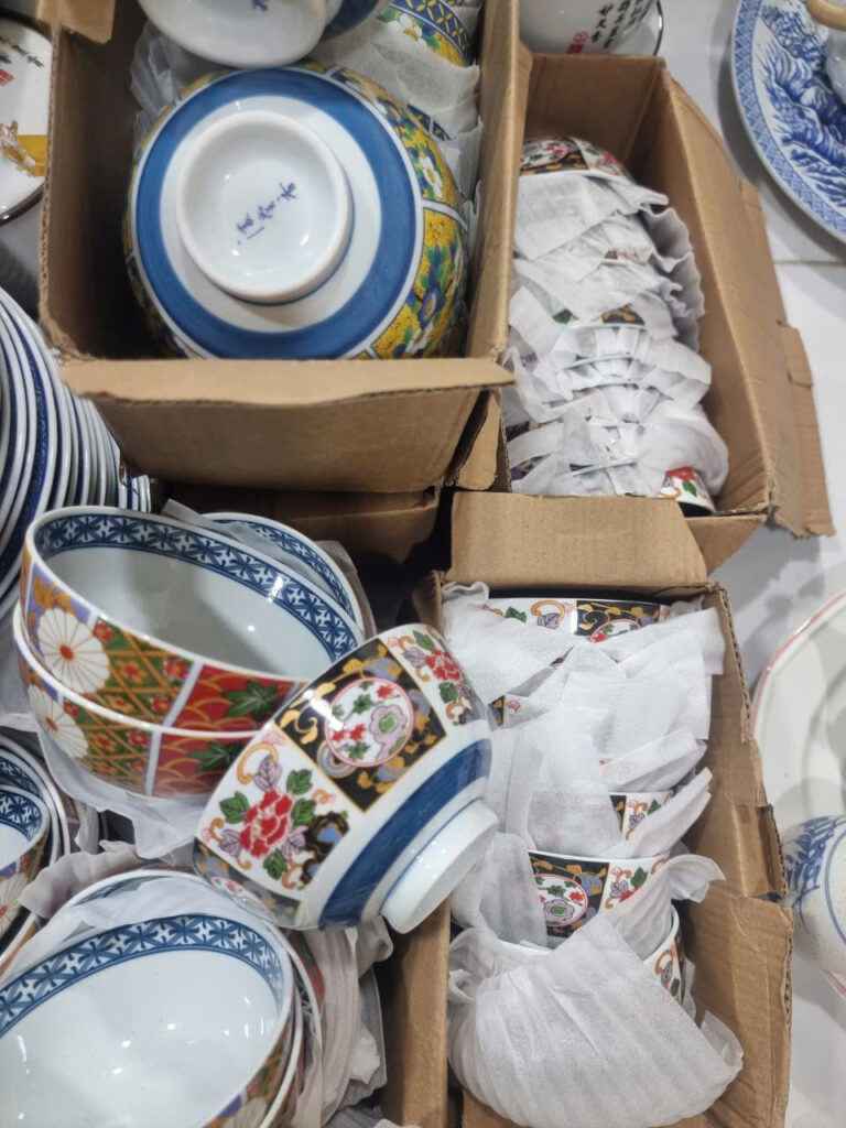 Cửa Hàng Tổng Gốm Sứ